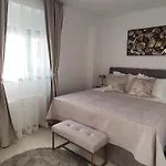 Vivien Апартаменты *